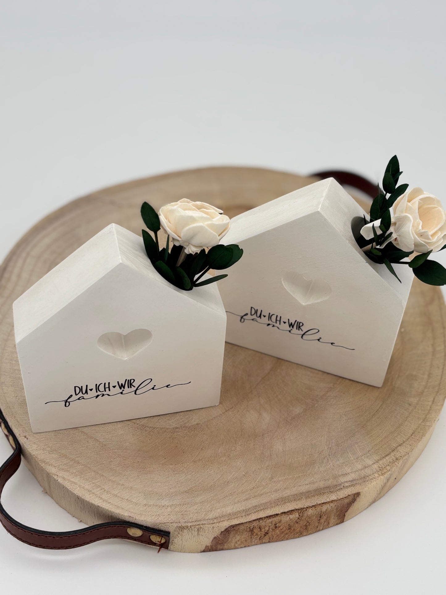 Raysin Haus „Familie“ mit Trockenblumen