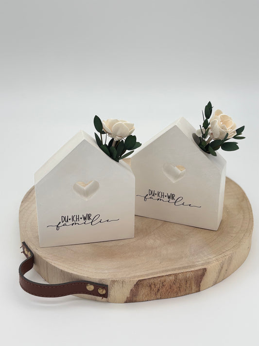 Raysin Haus „Familie“ mit Trockenblumen