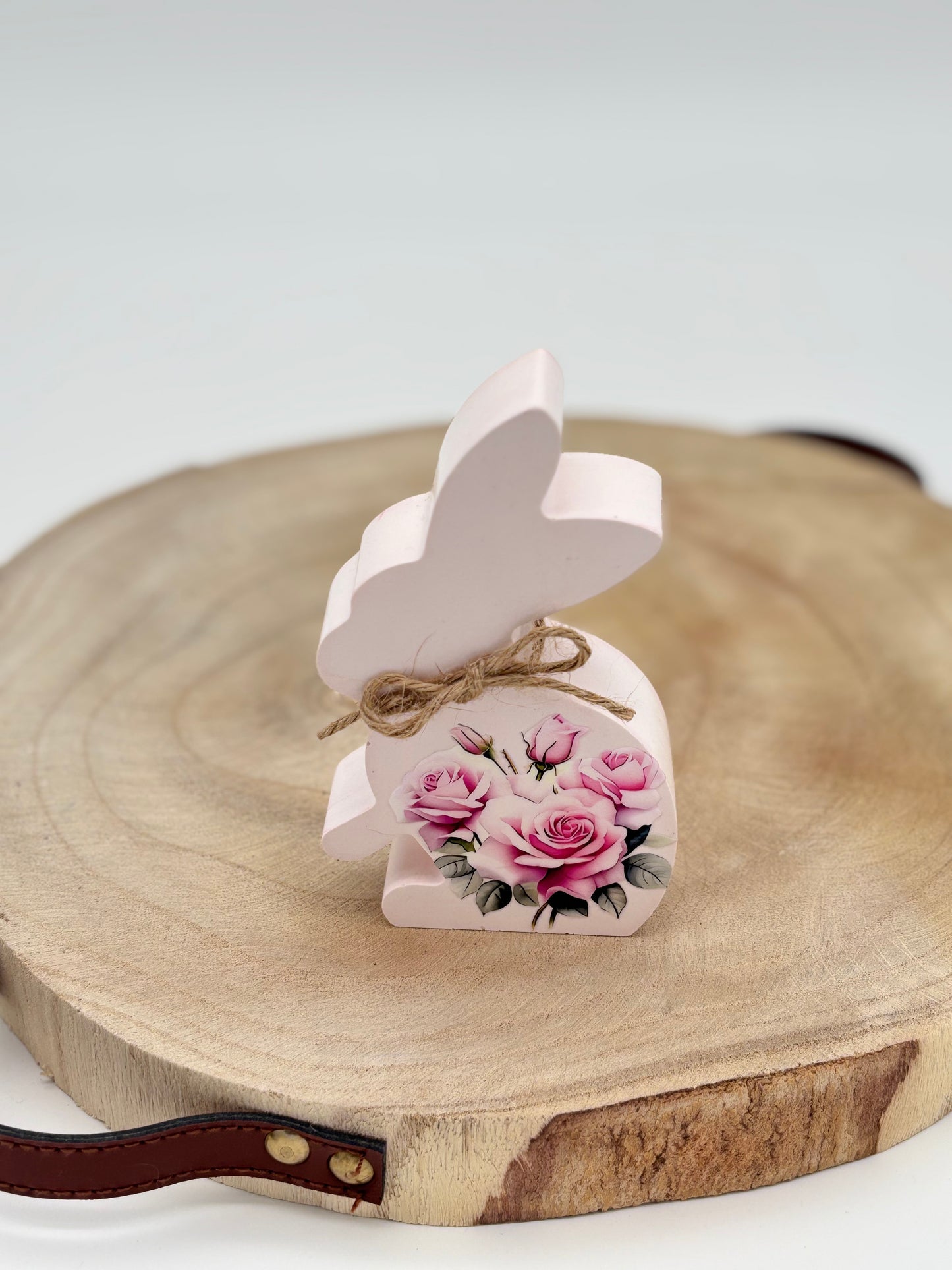 Raysin Hase Set mit Rosenmotiv & Juteband – Frühlingsdeko