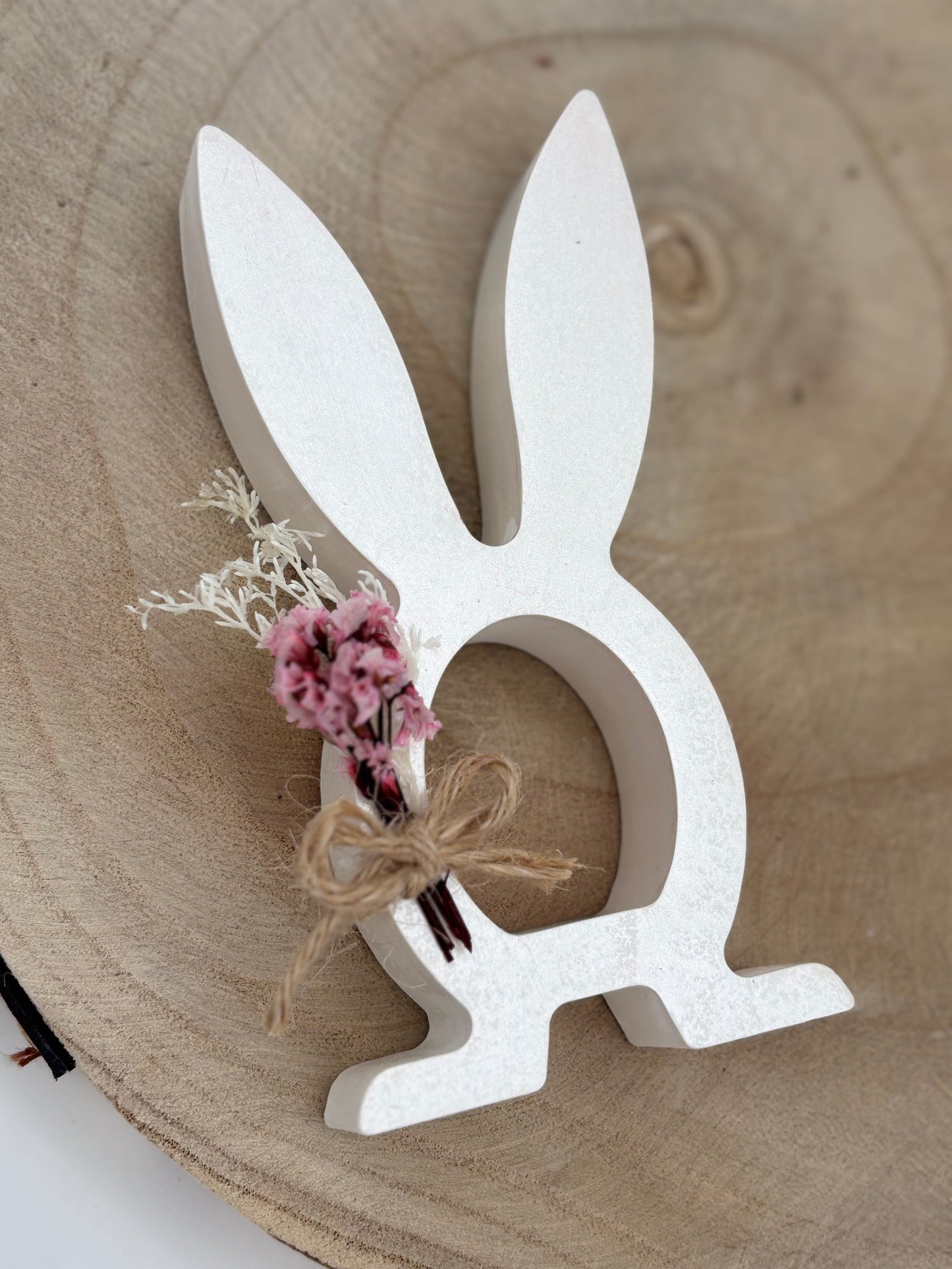 Raysin Hase mit Trockenblumen & Juteband